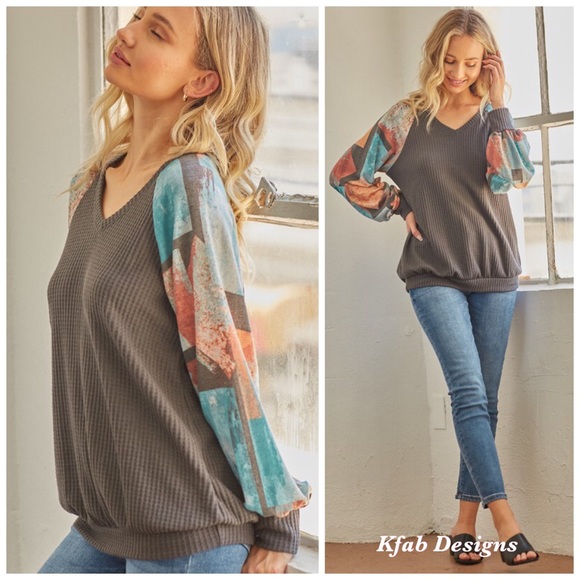 ❤️LAST! V Neck Contrast Sleeve Waffle Knit Top! - Picture 4 of 6